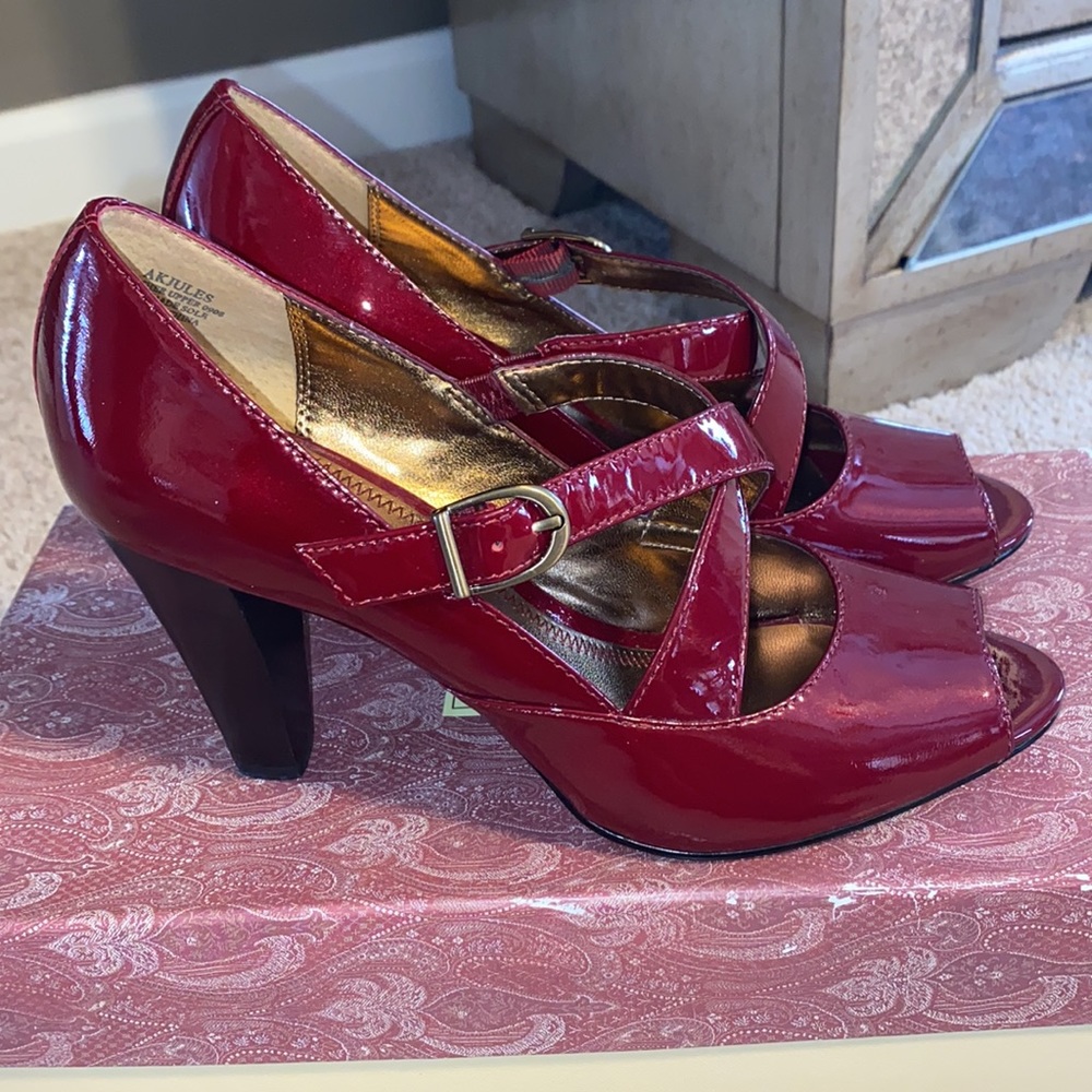Heels - Picture 2 of 8